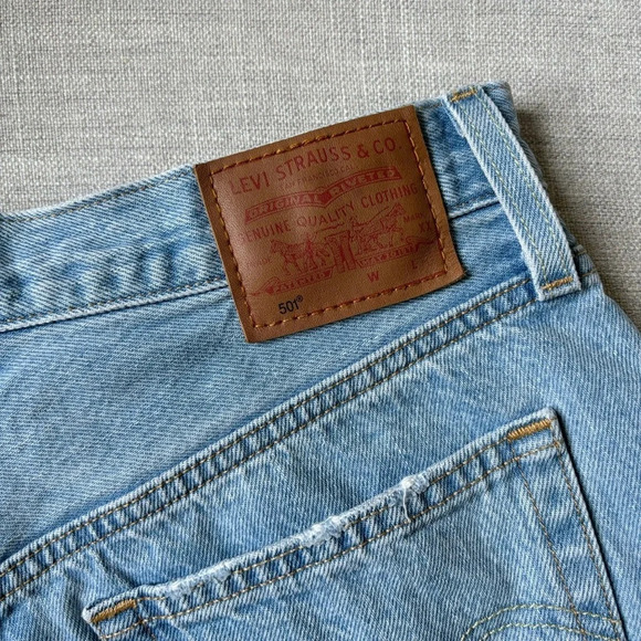 Levi’s Premium 501 Original Fit High Rise Short in Luxor Heat Light Wash Size 28 - Picture 8 of 9